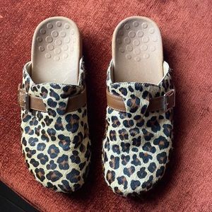 Vionic Leopard Mules